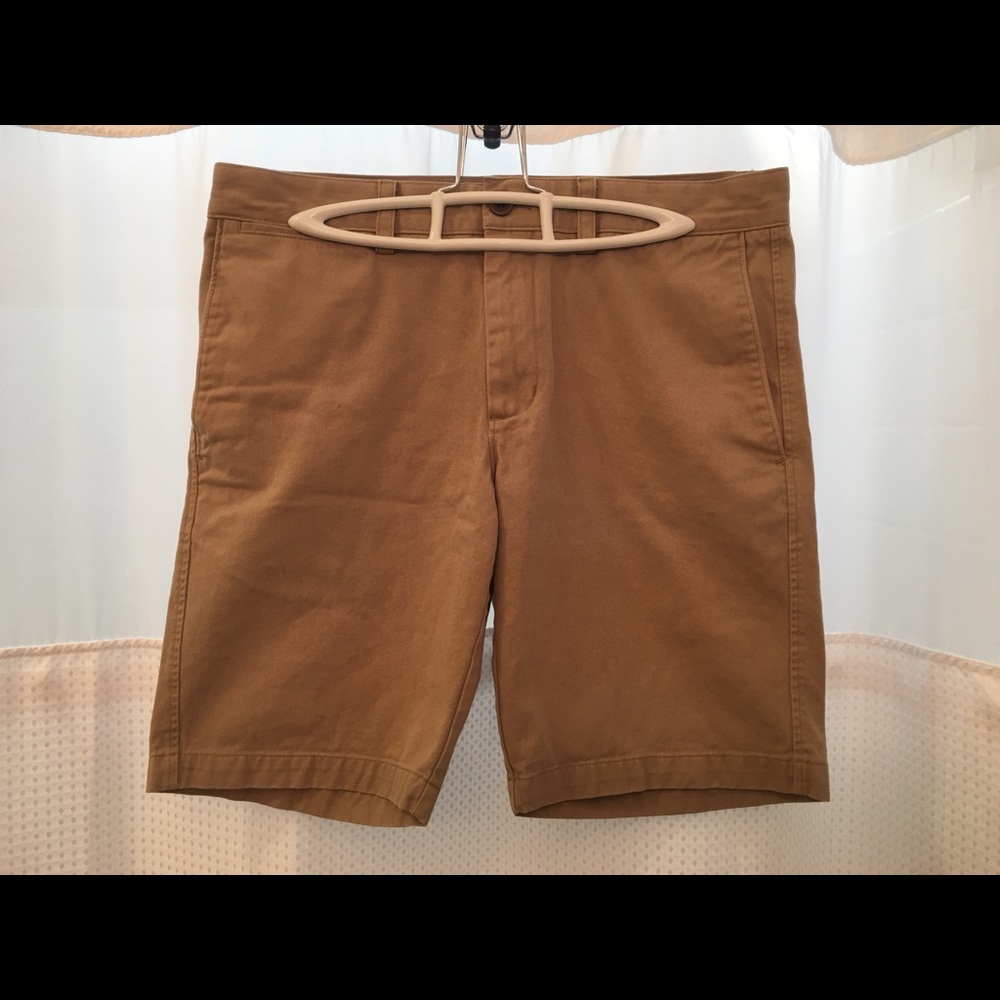 Banana Republic tan men’s size 31 Aiden Shorts
